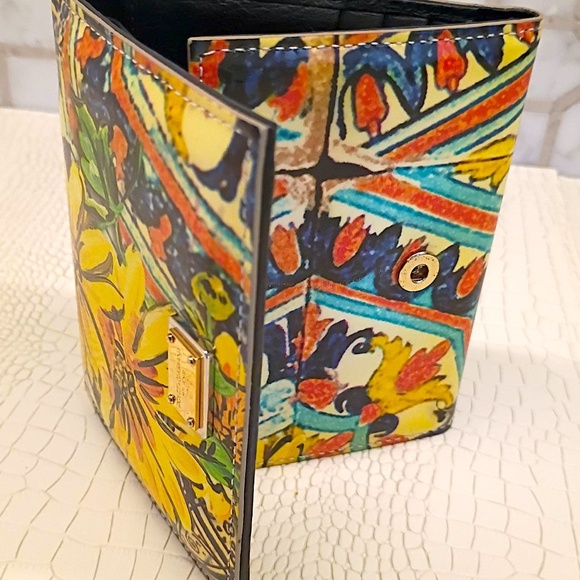 Very Rare Gorgeous Unigue New/Unused Dolce Gabana Flower Design Polished Tri-Fol - Picture 7 of 15